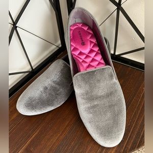 Birdies sz 9 grey/silver velvet ‘Starling’ loafer. New w/o box, runs small.